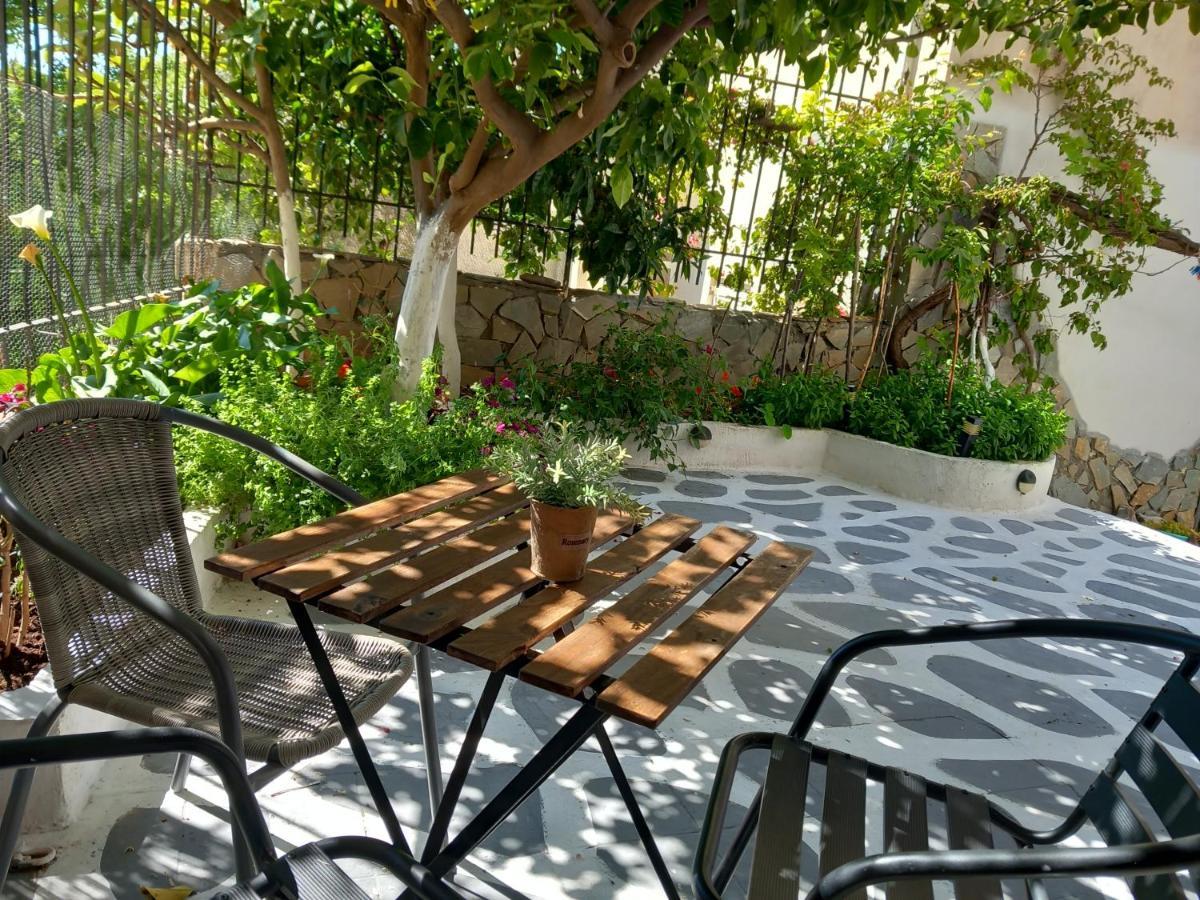 Studio In Garden Poros Town Eksteriør bilde